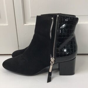 AMELIA GRACE Black Sude Zip Up Ankle Booties Size 8